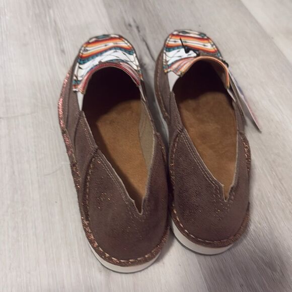 NWT- Ariat- Cruiser slip on shoe- ROSE GOLD/ ARROW PRINT- Size 10 - Picture 5 of 9